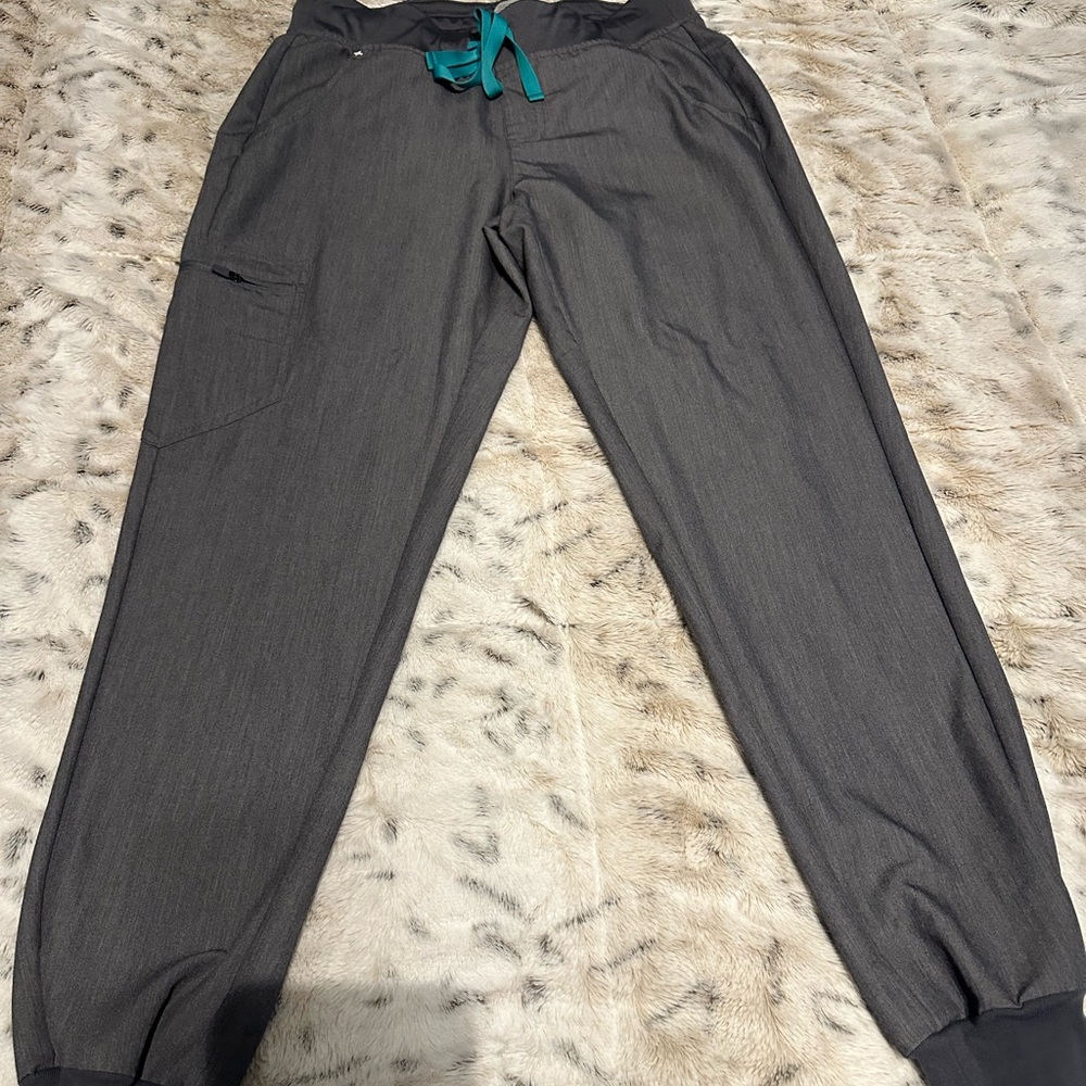 Woman’s scrubs excellent condition.